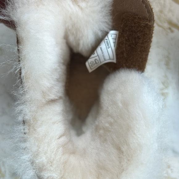 UGG baby boots brown size 4/5 - Picture 9 of 9